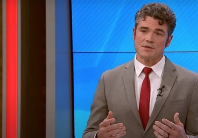 رواية مسؤول سابق في إدارة ترامب عما يجري في مضيق هرمز