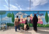 هنر جهادی بر دیوارهای مدارس؛ زنده‌داشت یاد 168 ستاره سرخ میناب