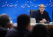 بزشکیان: الأعداء یتصورون عبثا انهم بإمکانهم إخضاع الشعب الإیرانی بالضغط والحصار الاقتصادی