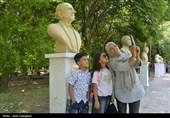 آیین رونمای از سردیس مشاهیر در باغ ارم شیراز