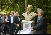 آیین رونمای از سردیس مشاهیر در باغ ارم شیراز