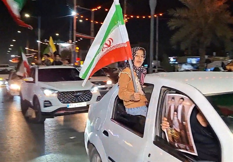میدان 17 شهریور آمل،  مردم همچنان پای کارند
