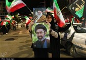 تمثال رهبر معظم انقلاب در دستان زنجانی ها