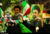تمثال رهبر معظم انقلاب در دستان زنجانی ها