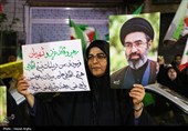 تمثال رهبر معظم انقلاب در دستان زنجانی ها