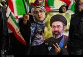 تمثال رهبر معظم انقلاب در دستان زنجانی ها