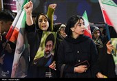 تمثال رهبر معظم انقلاب در دستان زنجانی ها