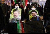تمثال رهبر معظم انقلاب در دستان زنجانی ها