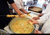 طبخ حدودا 4 هزار پرس غذای گرم توسط موکب ام ائمه (ع) قرارگاه جهادی اربعینی ها برای اقشار آسیب‌پذیر، نیازمندان و همچنین مدافعان وطن و حافظان امنیت کشور