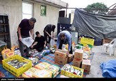 تهیه و توزیع بسته های غذایی برای اقشار آسیب‌پذیر و نیازمندان توسط اعضای موکب ام ائمه (ع) قرارگاه جهادی اربعینی ها