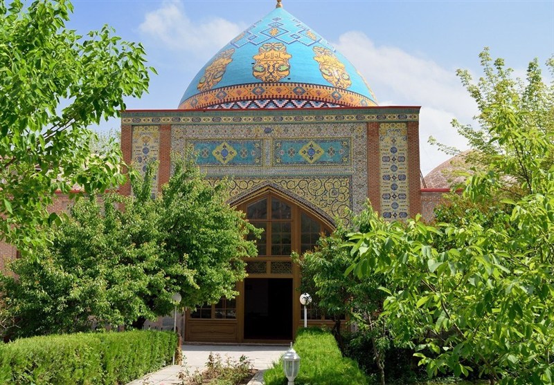 Flag of Imam Reza Shrine Sent to Yerevan’s Blue Mosque
