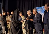 تجلیل از سروهای ایستاده؛ تکریم 25 خانواده شهید جنگ رمضان در مراغه
