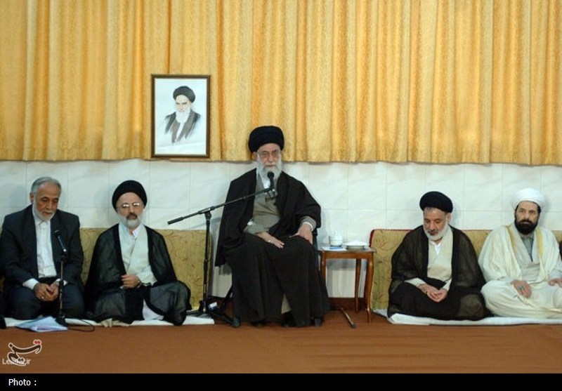 «22 گولان»؛ روزی که کردستان رنگ وحدت گرفت+تصاویر اخبار سنندج , اخبار استان کردستان , رهبر انقلاب , رهبر کشوردوست , پایگاه اطلاعرسانی دفتر مقام معظم رهبری , رئیس دفتر مقام معظم رهبری , بعثه مقام معظم رهبری , انقلاب اسلامی ,