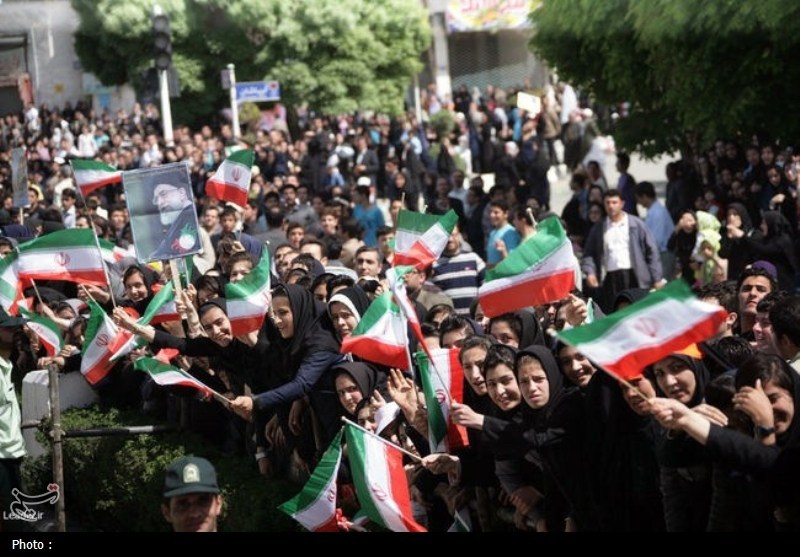 «22 گولان»؛ روزی که کردستان رنگ وحدت گرفت+تصاویر اخبار سنندج , اخبار استان کردستان , رهبر انقلاب , رهبر کشوردوست , پایگاه اطلاعرسانی دفتر مقام معظم رهبری , رئیس دفتر مقام معظم رهبری , بعثه مقام معظم رهبری , انقلاب اسلامی ,