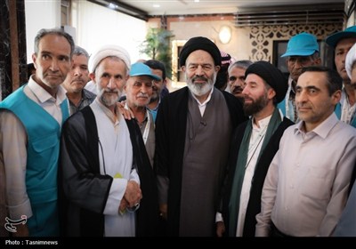 دیدار صمیمی سرپرست حجاج ایرانی با زائران کشورمان درمدینه منوره