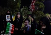 نمایش وحدت و حمایت مردم اراک از ایران و رهبری در حسینیه شهدا
