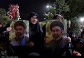 نمایش وحدت و حمایت مردم اراک از ایران و رهبری در حسینیه شهدا