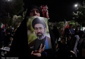 نمایش وحدت و حمایت مردم اراک از ایران و رهبری در حسینیه شهدا