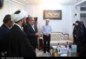 خانواده‌های شهدا فرماندهان جبهه فرهنگی انقلاب هستند