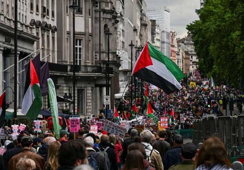 Tens of Thousands March in London in Pro-Palestine Protests