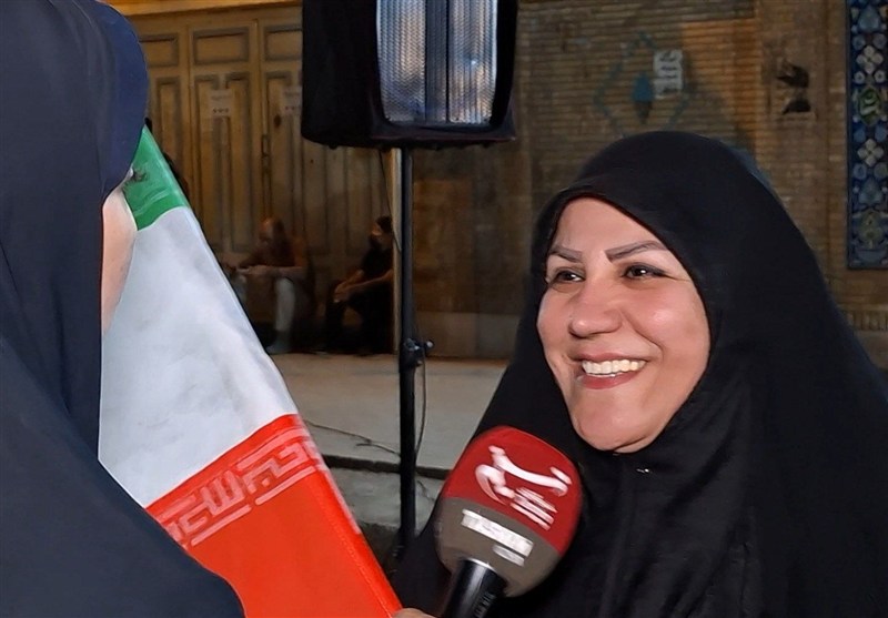خون انقلاب در رگ خیابان؛ اهوازیها پرچم را زمین نمی‌گذارند