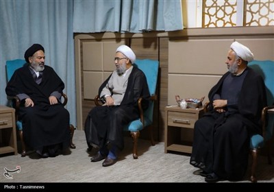 بازدید نماینده ولی‌فقیه در امور حج و زیارت از بخش‌های مختلف بعثه مقام معظم رهبری در مدینه