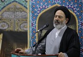 نواب: تعلّق حجاج العالم الإسلامی بإیران کشف الأبعاد الدولیة لمکانتها ونفوذها