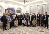 دیدار مسئولان دانشگاه آزاد با مادر شهید پاکپور