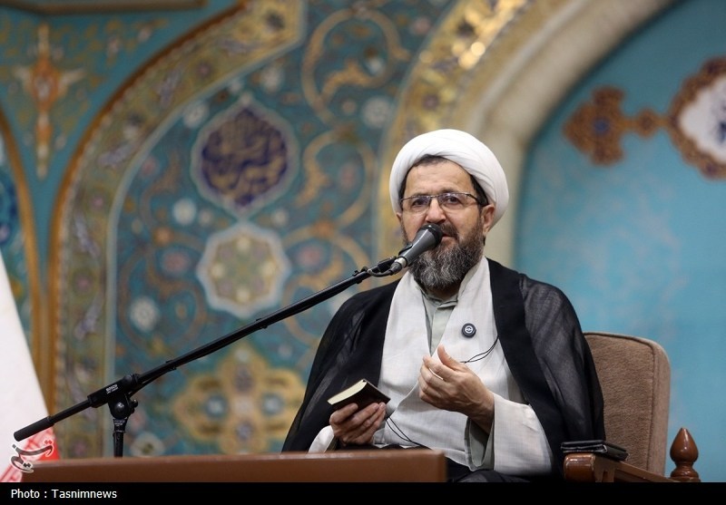 ولایت‌فقیه مربی‌گری و فرماندهی جامعه برای عبور از فتنه‌هاست