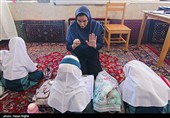 کلاس درس در دل حسینیه