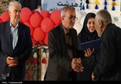 تجلیل از خانواده شهدا در هفته ملی سلامت در دهدشت