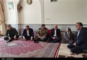 بیجار در آغوش یاد شهدا؛ دیدار مسئولان با خانواده شهدای ارتش+تصویر