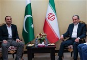 دیدار و گفتگوی فرمانده ارتش پاکستان با عراقچی در تهران