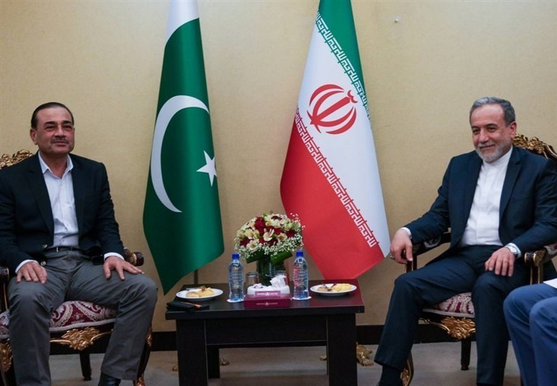 Pakistan Army Chief, Iranian FM Discuss Efforts to End US-Israeli War