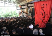 تشییع پیکر تعزیه‌خوان امام حسین(ع) در روستای تیکدر
