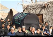 تشییع پیکر تعزیه‌خوان امام حسین(ع) در روستای تیکدر