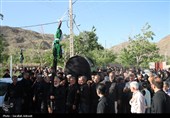 تشییع پیکر تعزیه‌خوان امام حسین(ع) در روستای تیکدر