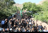 تشییع پیکر تعزیه‌خوان امام حسین(ع) در روستای تیکدر