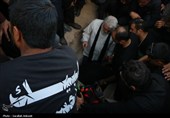 تشییع پیکر تعزیه‌خوان امام حسین(ع) در روستای تیکدر
