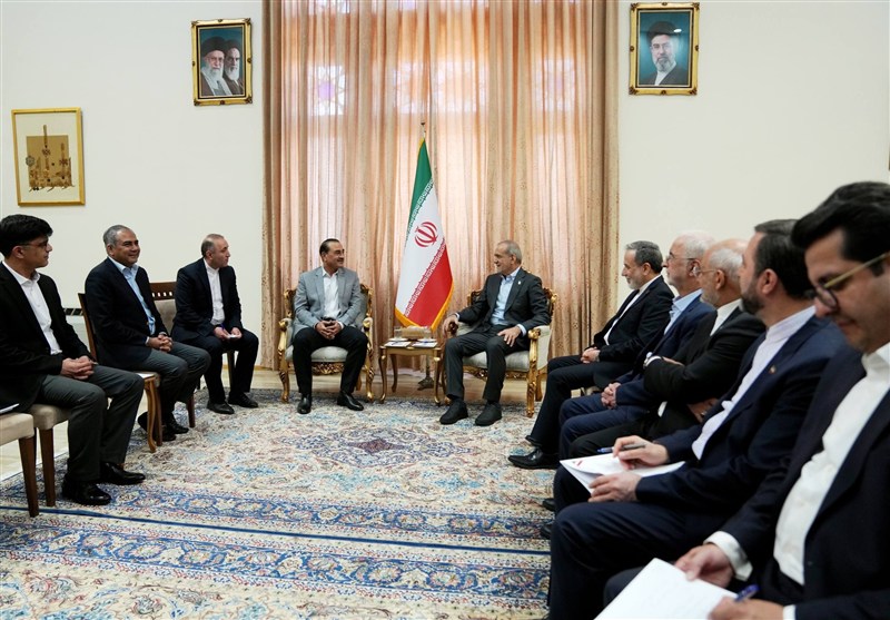 Pakistan Top General Holds Talks with Senior Iranian Officials in Tehran