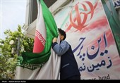این پرچم زمین نمی ماند