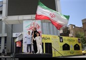 این پرچم زمین نمی ماند