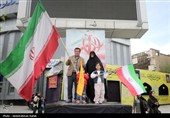 این پرچم زمین نمی ماند