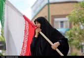 این پرچم زمین نمی ماند