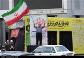 این پرچم زمین نمی ماند