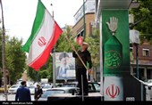 این پرچم زمین نمی ماند