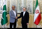 Pakistan Army Chief, Iranian FM Meet in Tehran