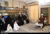 دیدار خانواده شهید لاریجانی با آیتالله مکارم شیرازی