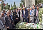 مسئولان کهگیلویه و بویراحمد با شهدا تجدید میثاق کردند+تصاویر