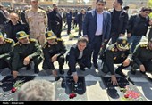 عطرافشانی مزار شهدای اردبیل در سالروز فتح خرمشهر؛ تجدید میثاق با رزمندگان اسلام